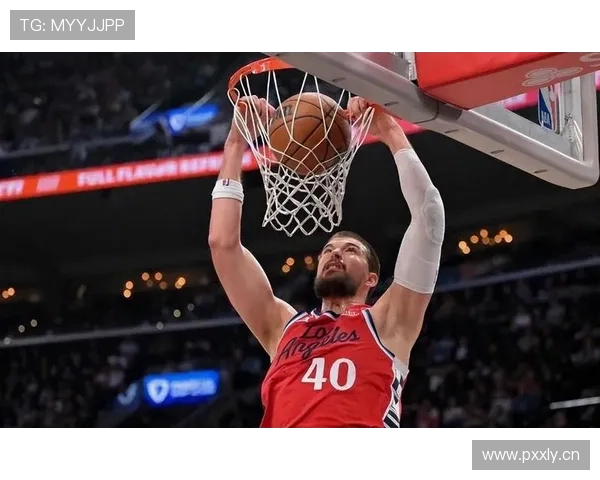 米德尔顿挡拆拉开空间砍下高效得分提升球队进攻稳定